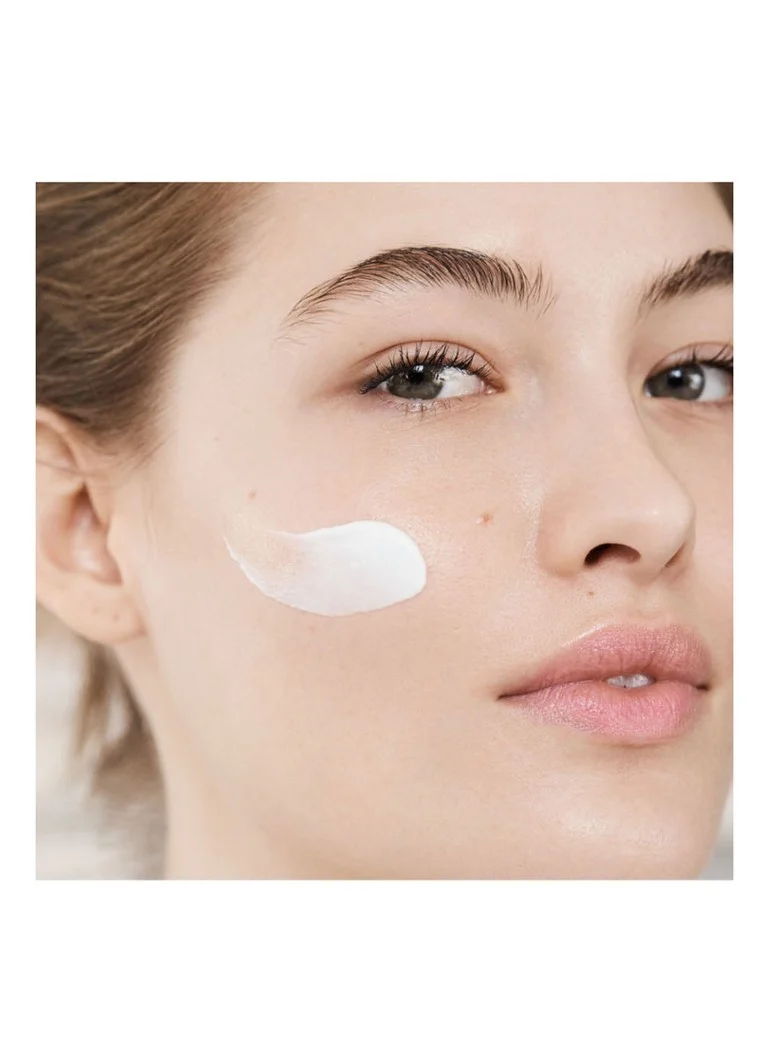 Estée Lauder DayWear antioksidanta 24 stundu mitrinošais krēms SPF 15 - normālai/kombinētai ādai - dienas krēms
