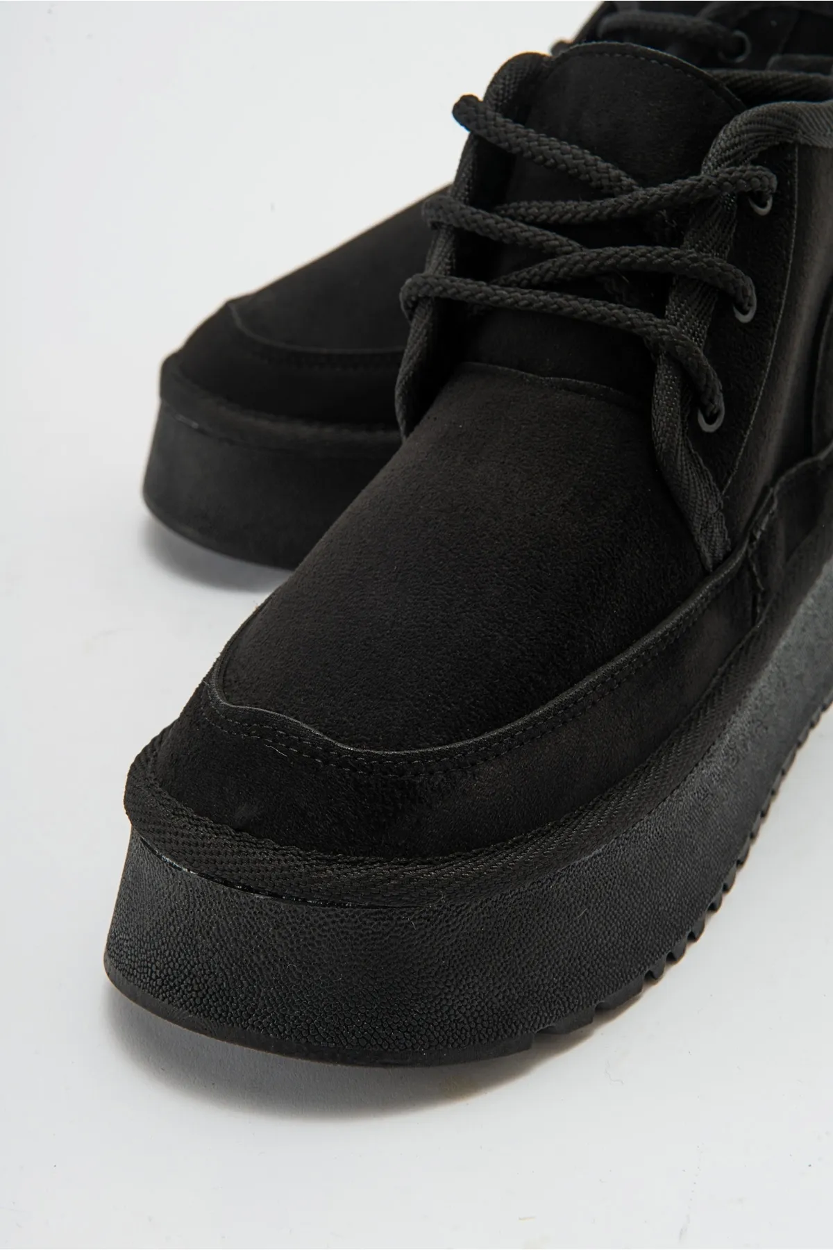LuviShoes  Ovela Schwarze Damen-Sportstiefel zum Schnüren mit dicker Sohle