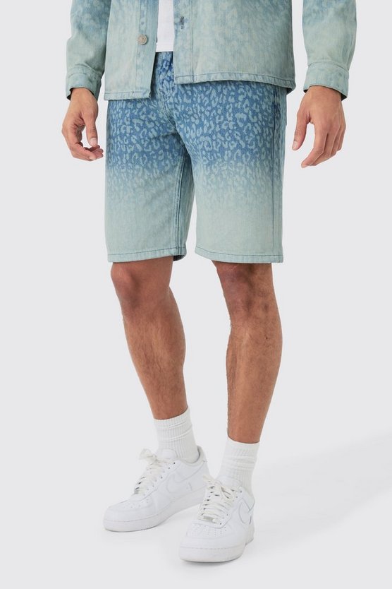 Lockere Jeansshorts mit Leopardenprint in Hellblau