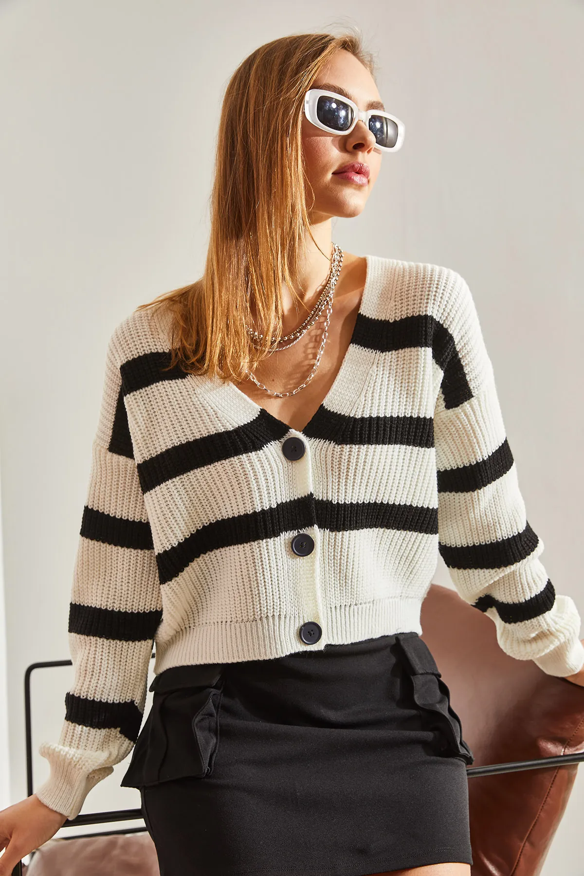 Bianco Lucci  Damen-Cardigan aus gestreiftem Strick mit drei Knöpfen