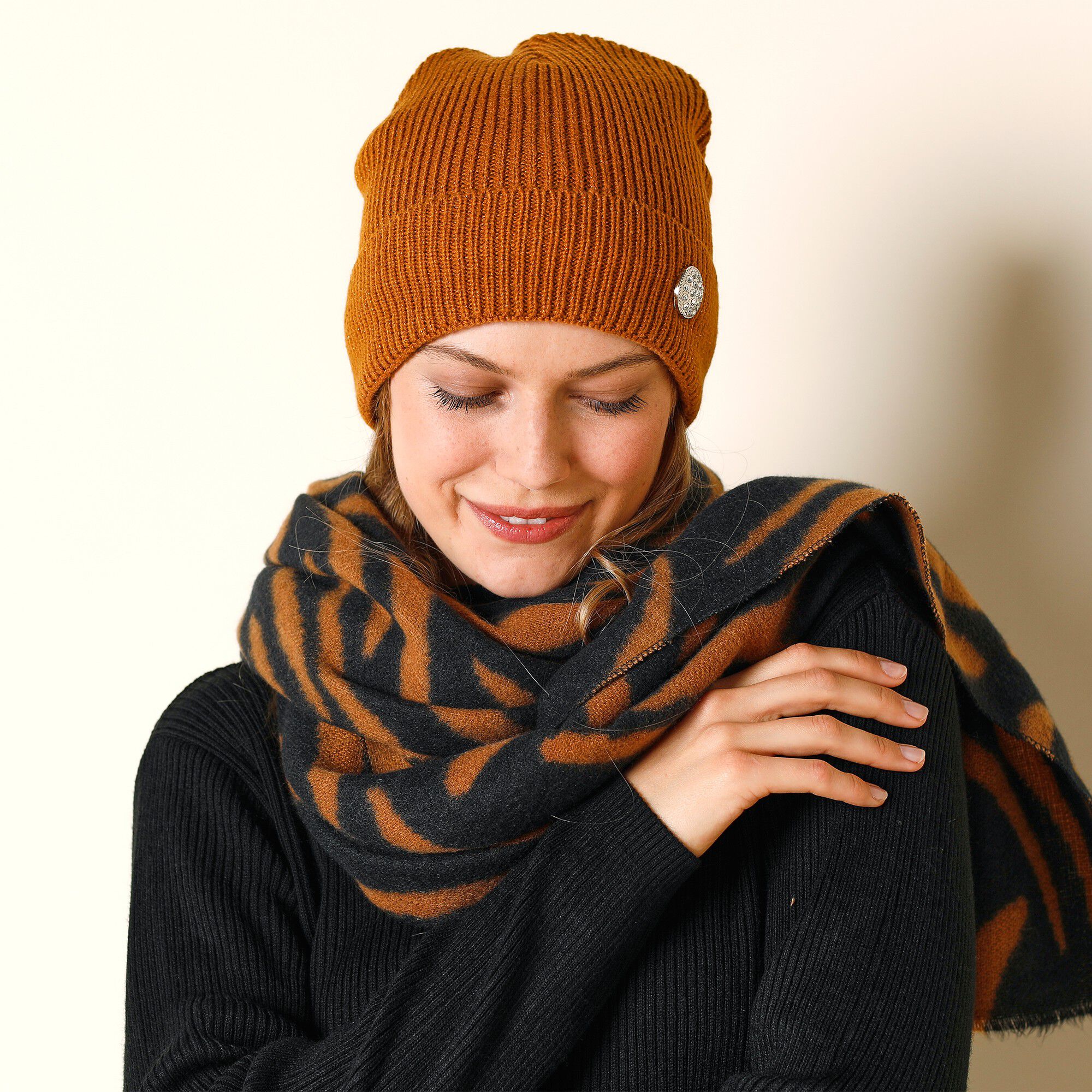 Bonnet bouton bijou