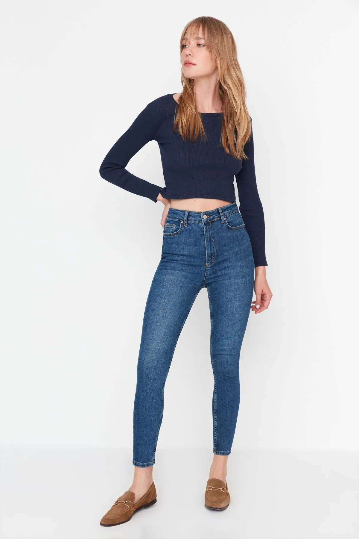 Trendyol Collection  Dunkelblaue Röhrenjeans mit hoher Taille TWOAW23JE00509