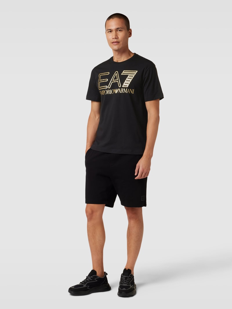 T-Shirt mit Label-Print in schwarz