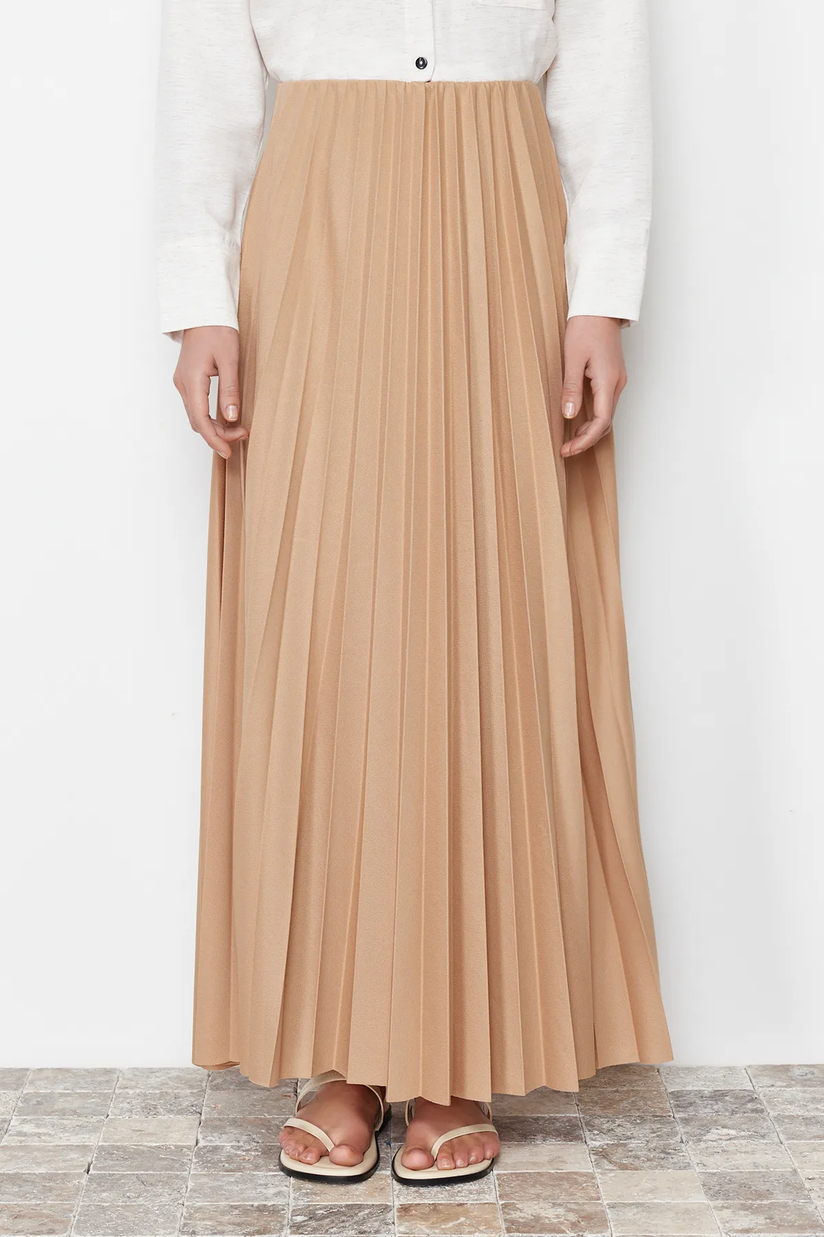 Trendyol Modest  Beigefarbener, plissierter Strickrock TCTSS24EE00005