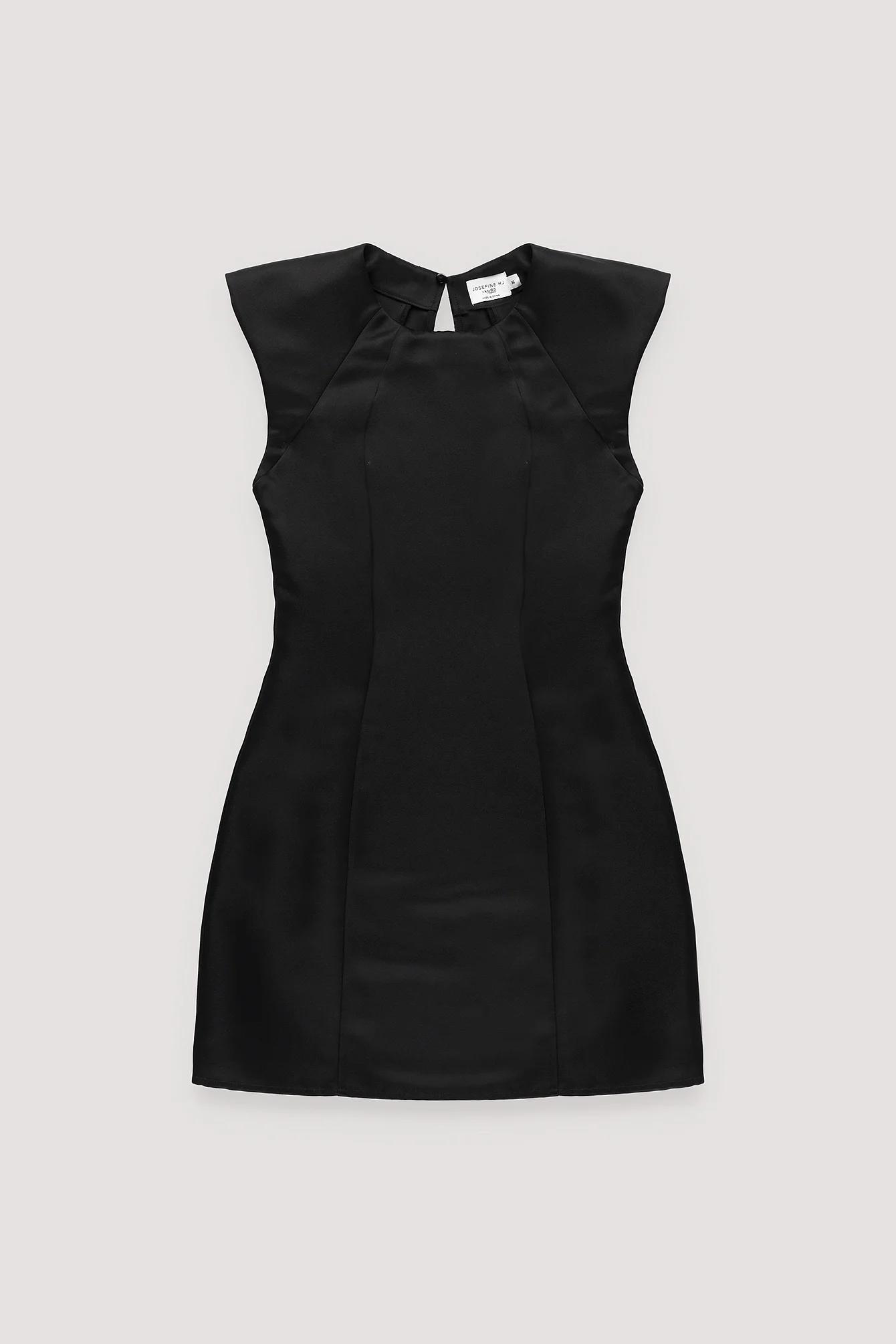 Minikleid mit spitzen Schultern