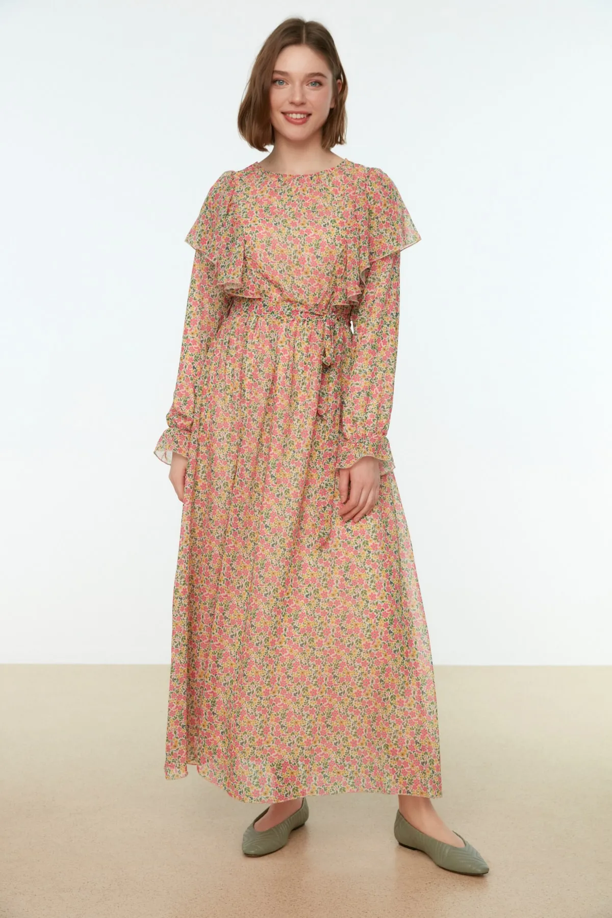 Trendyol Modest  Mehrfarbiges Kleid aus gewebtem Chiffon mit Blumenmuster, Gürtel, Schwungrad-Details und Futter TCTSS22EB0146