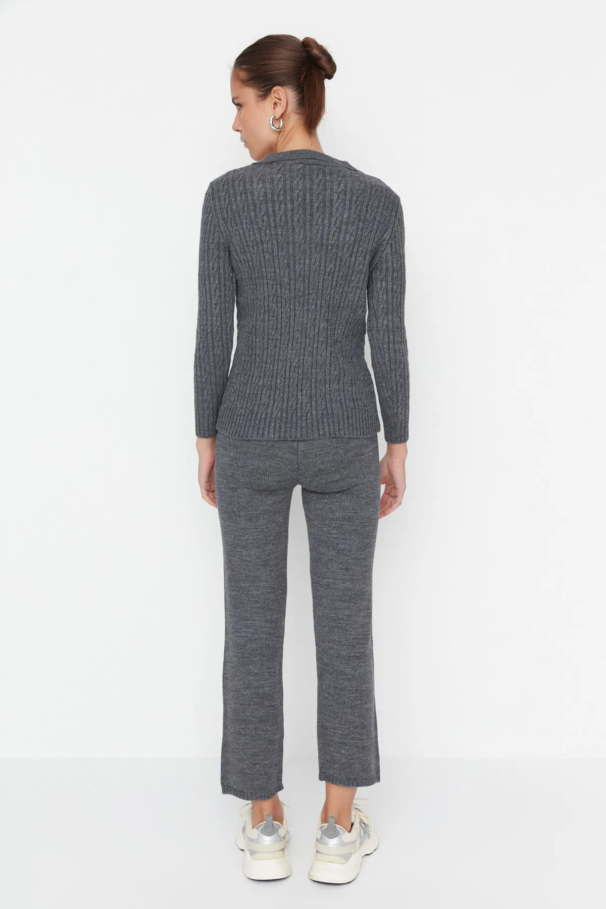 Trendyol Collection  Anthrazitfarbenes Strickoberteil und -unterteil mit Zopfmuster TWOAW23AU00024