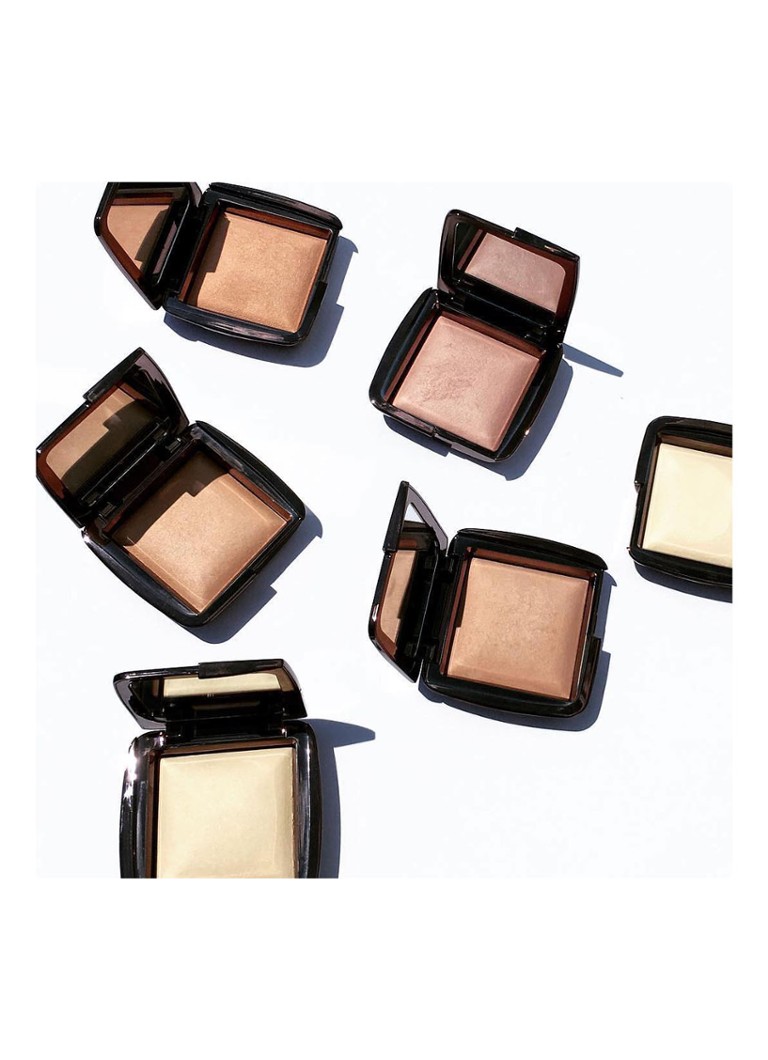Hourglass AMBIENT™ Lightning Finishing powder - light-reflecting powder