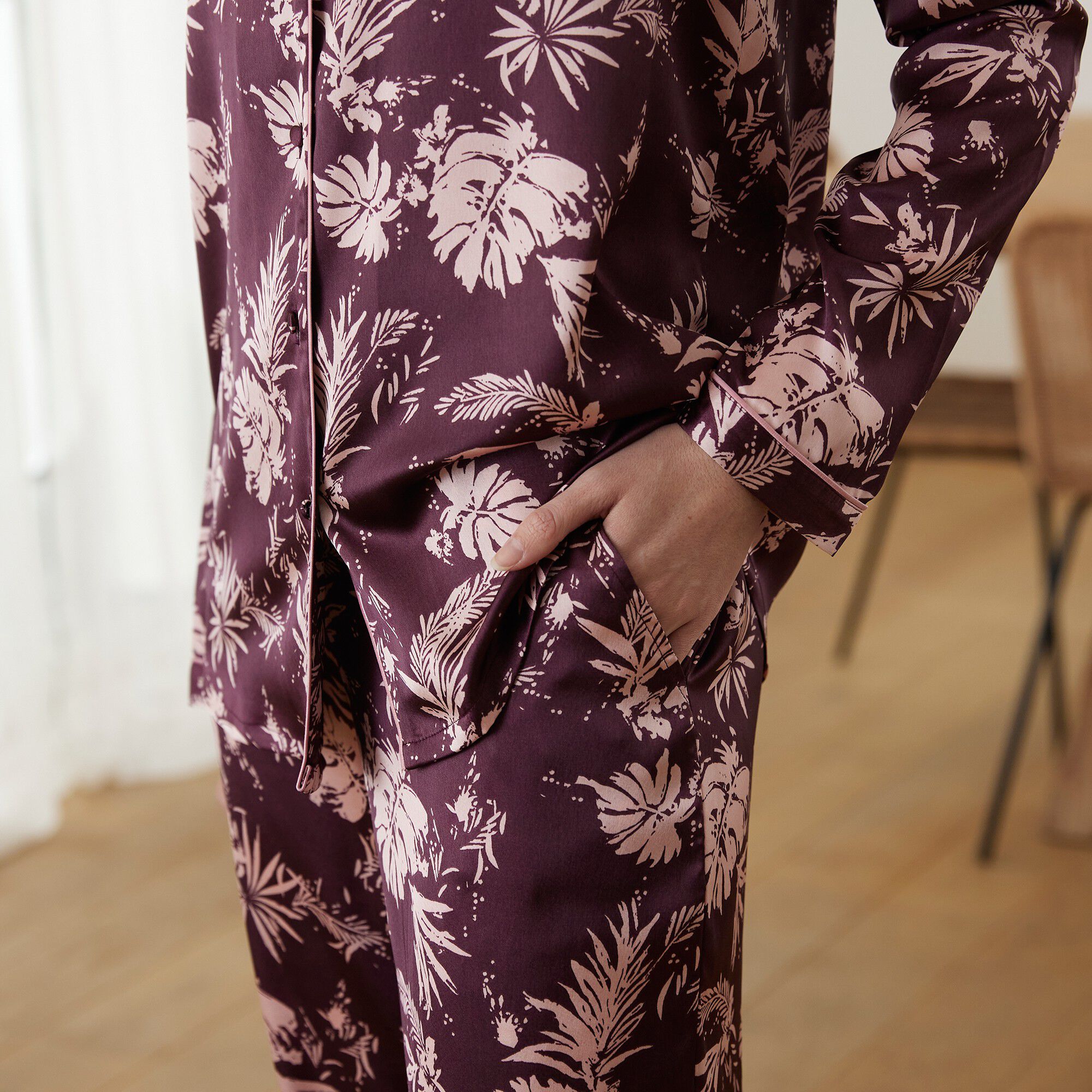 Pyjama col tailleur en satin imprimé