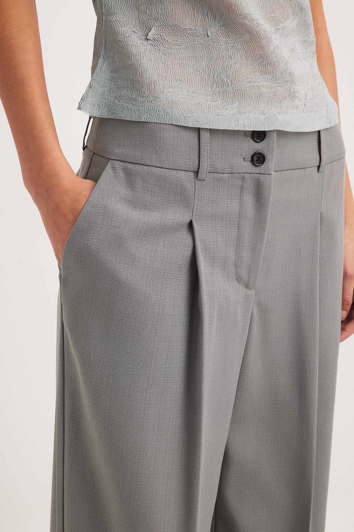 Weite Hose mit mittelhoher Taille