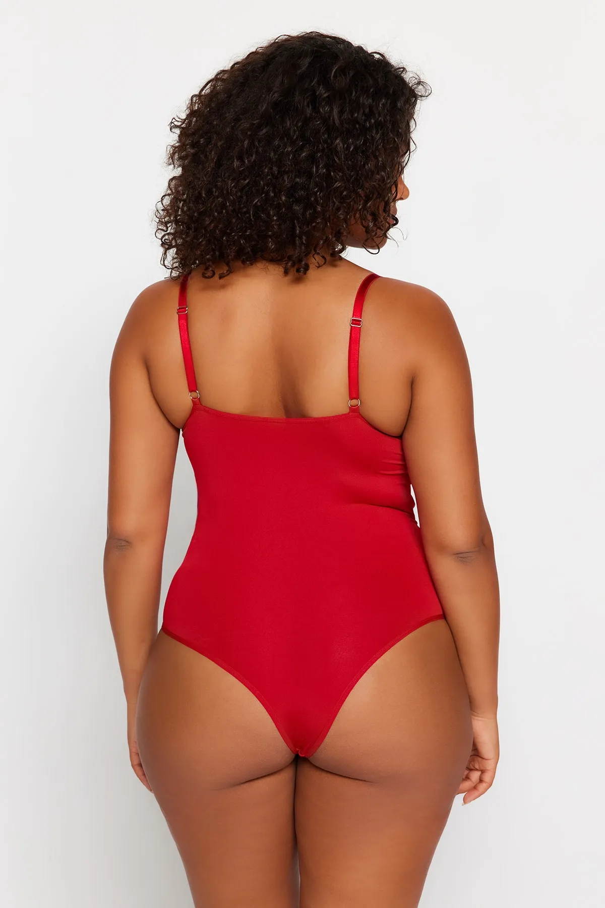 Trendyol Curve  Roter Spitzen-Body mit Details TBBSS23CS00000