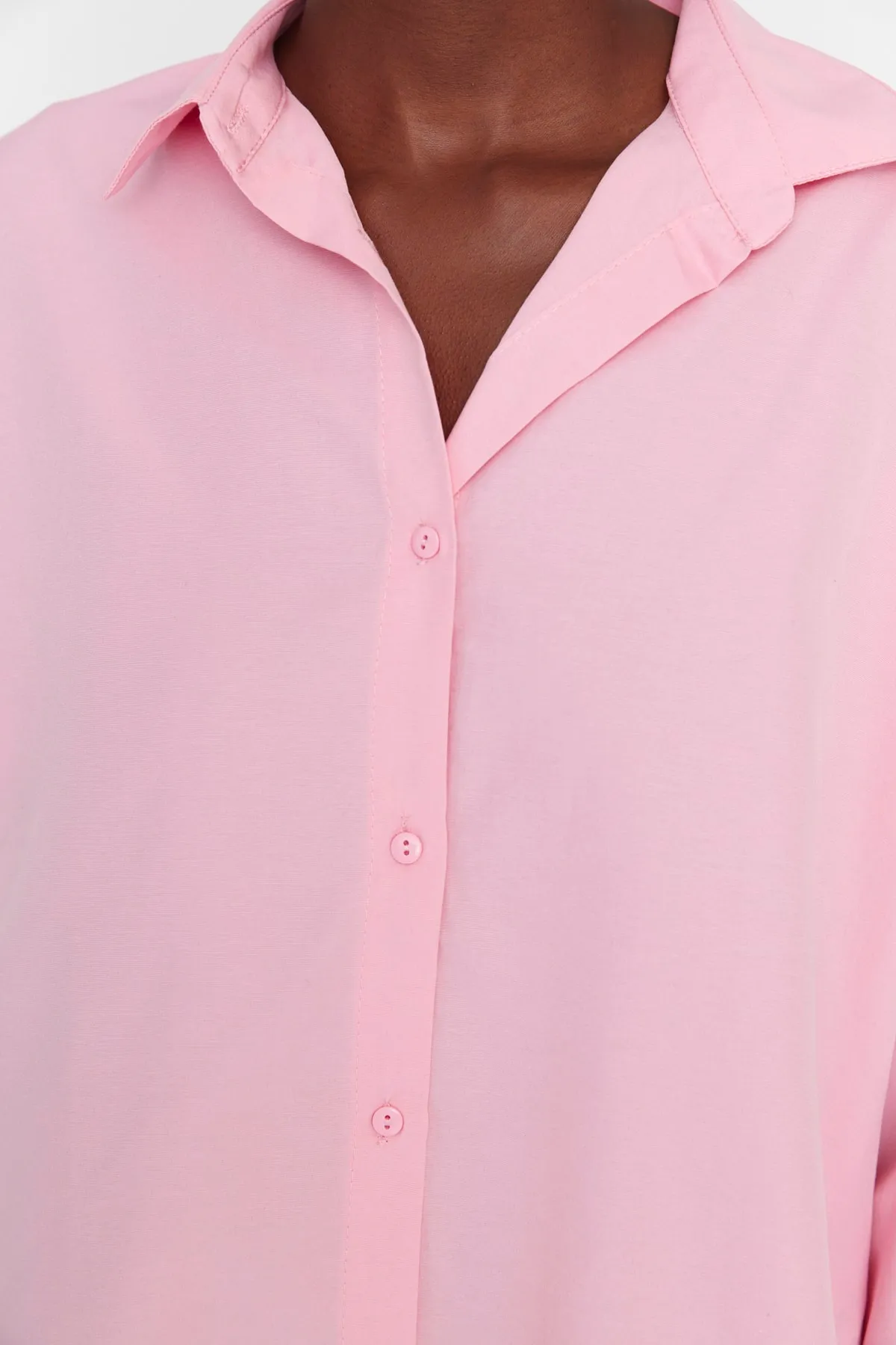 Trendyol Collection  Übergroßes rosa Hemd aus gewebter Baumwolle - Wide Fit TWOSS22GO0669