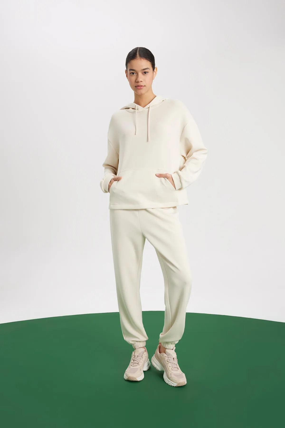 DeFacto  Passform Standard Fit Premium Jogginghose mit zwei Taschen und Jogger-Beinen B1794ax24sp