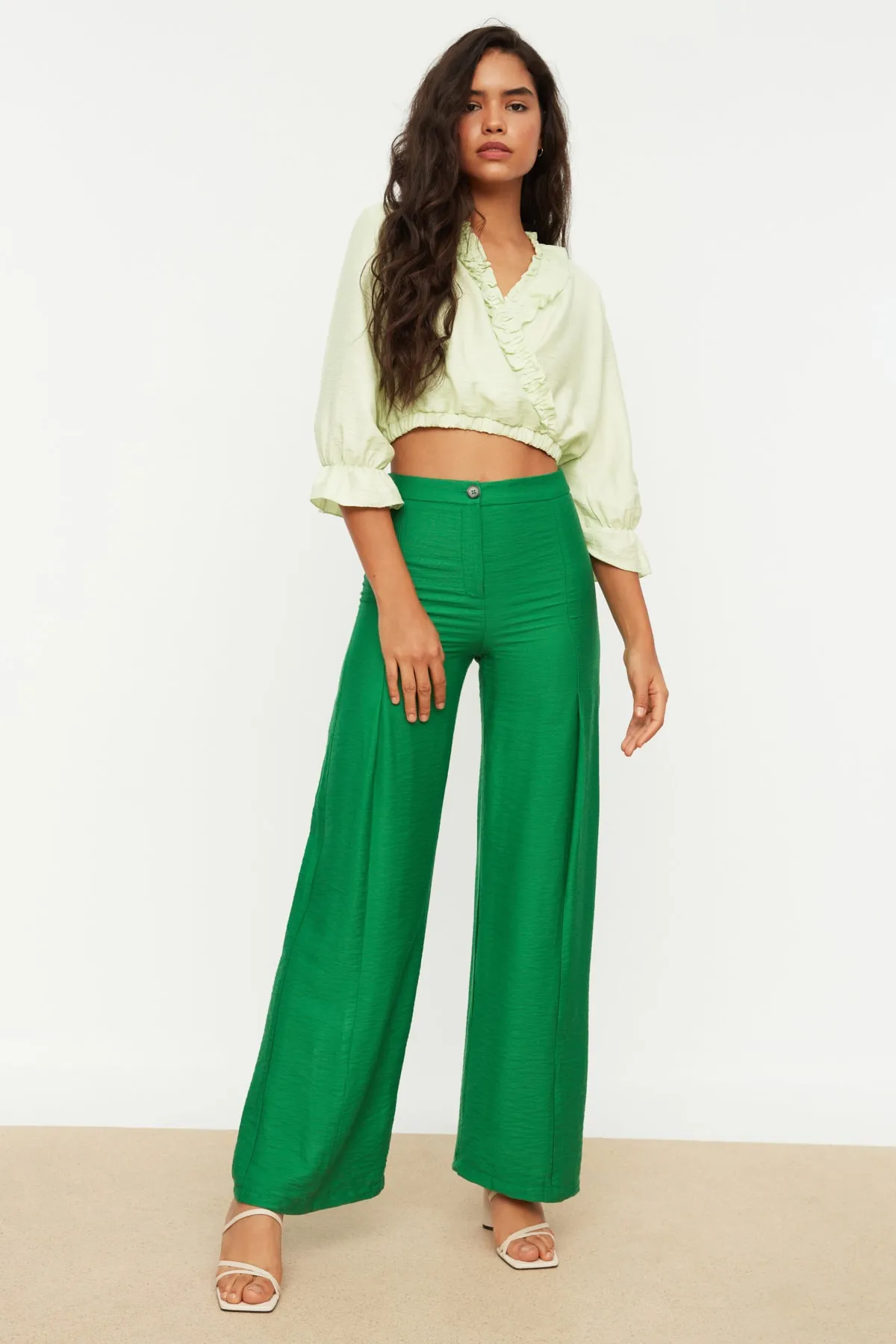 Trendyol Collection  Grüne Webhose mit weitem Bein TWOSS22PL0121