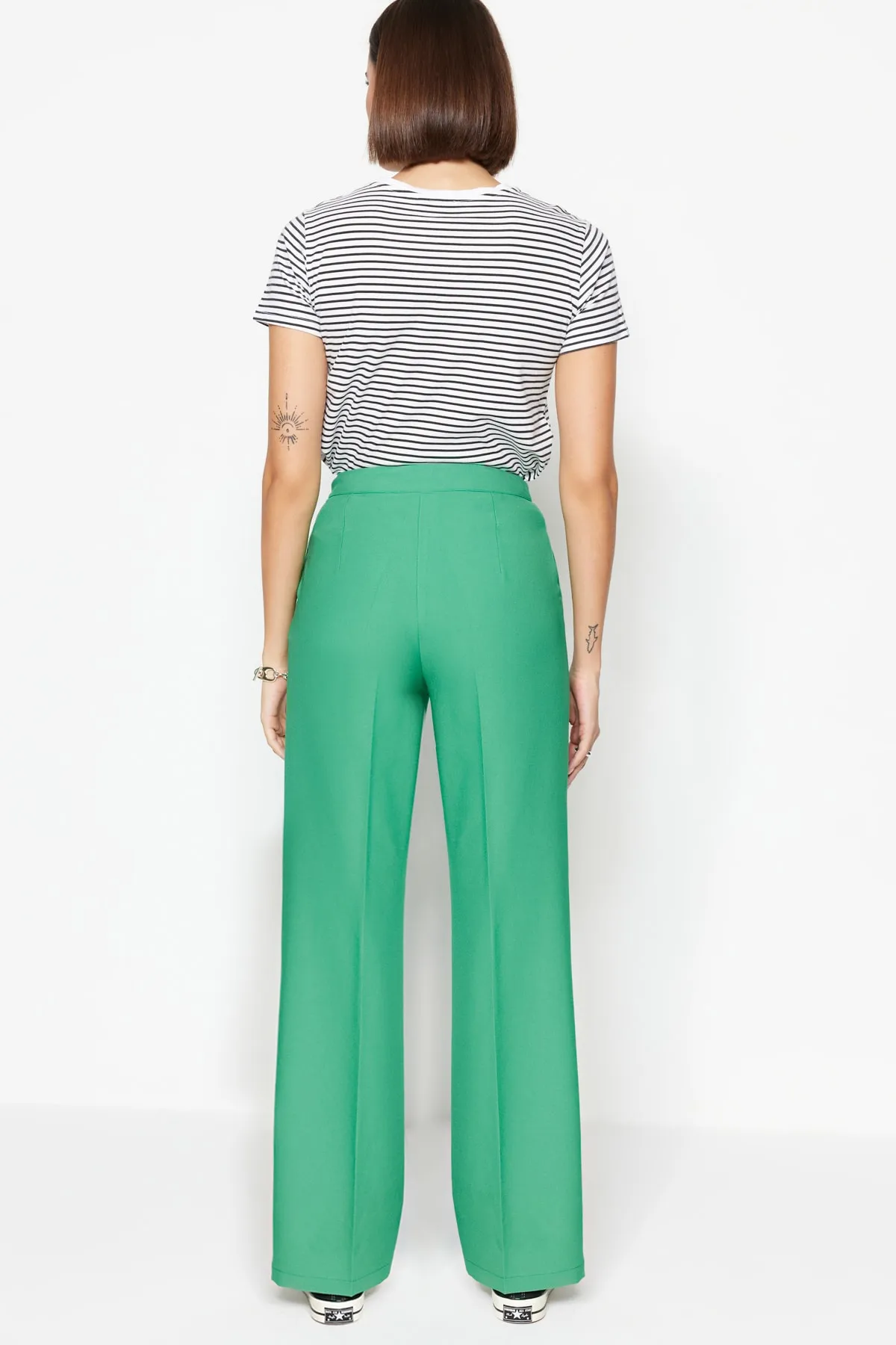 Trendyol Collection  Grüne gewebte Hose mit weitem Bein, weitem Bein und hoher Taille TWOAW22PL0066