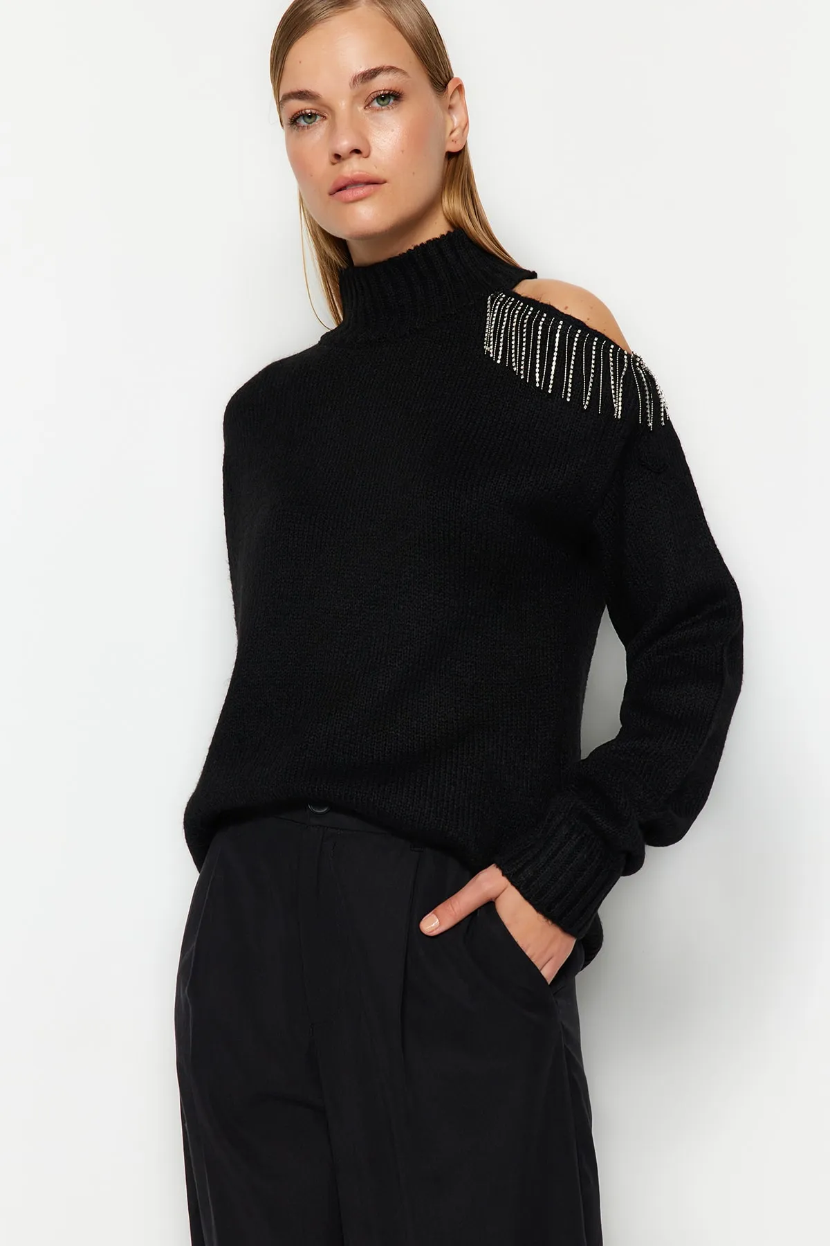 Trendyol Collection  Schwarzer Strickpullover mit Stehkragen TWOAW24KZ00120