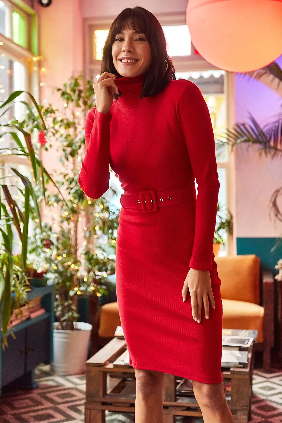 Olalook  Damenkleid aus Lycra mit Rollkragen und beschichtetem Gürtel in Rot