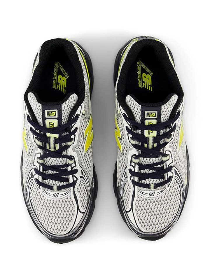 New Balance Sneakers 