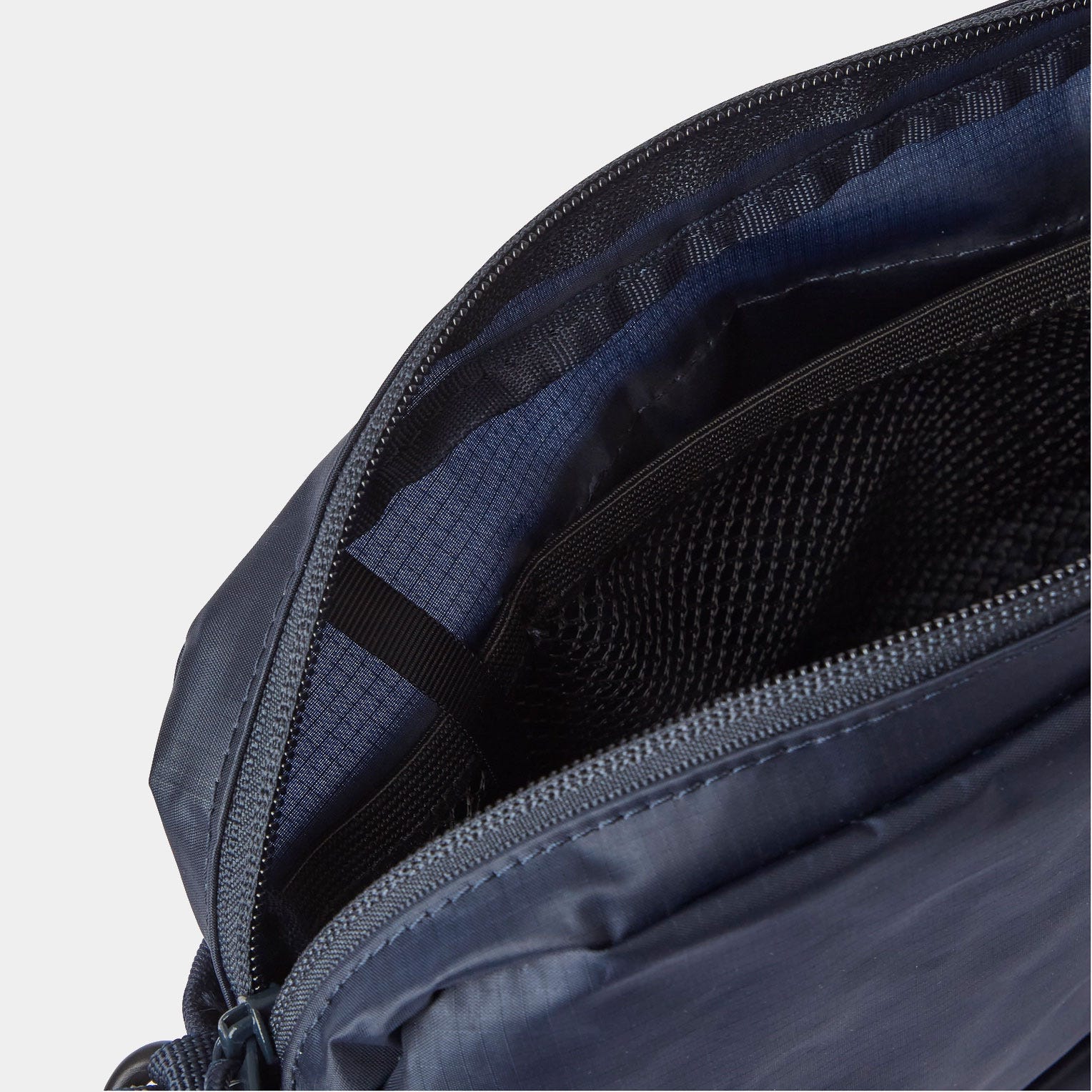 Wanderer Shoulder Bag