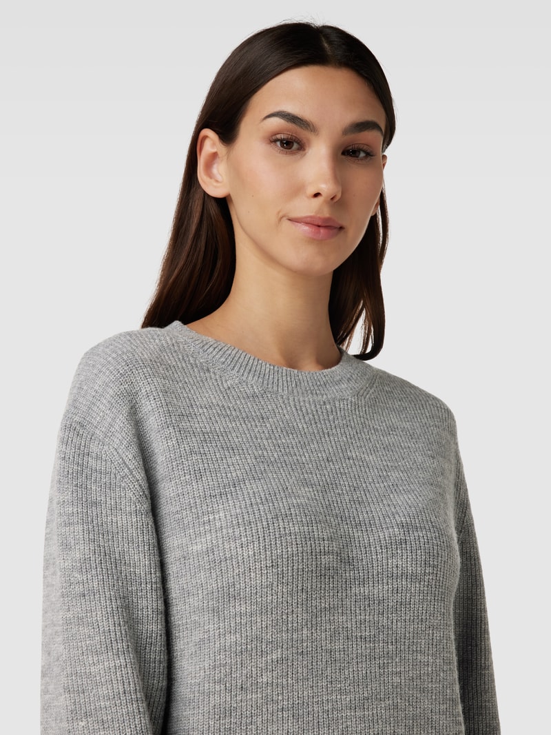 Strickpullover mit Rundhalsausschnitt in hellgrau