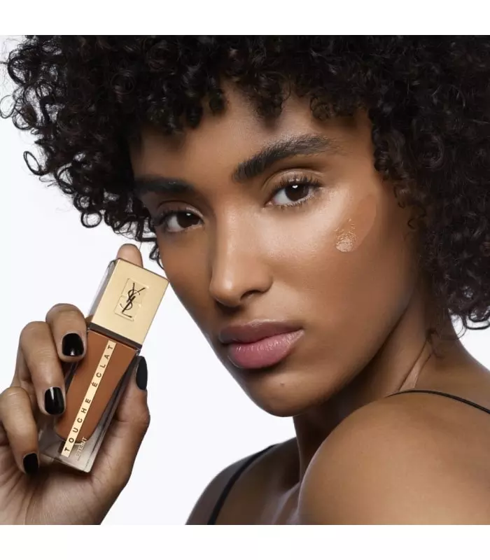 TOUCHE ECLAT LE TEINT Fond de teint hydratant & tenue 24H, naturel & lumineux
