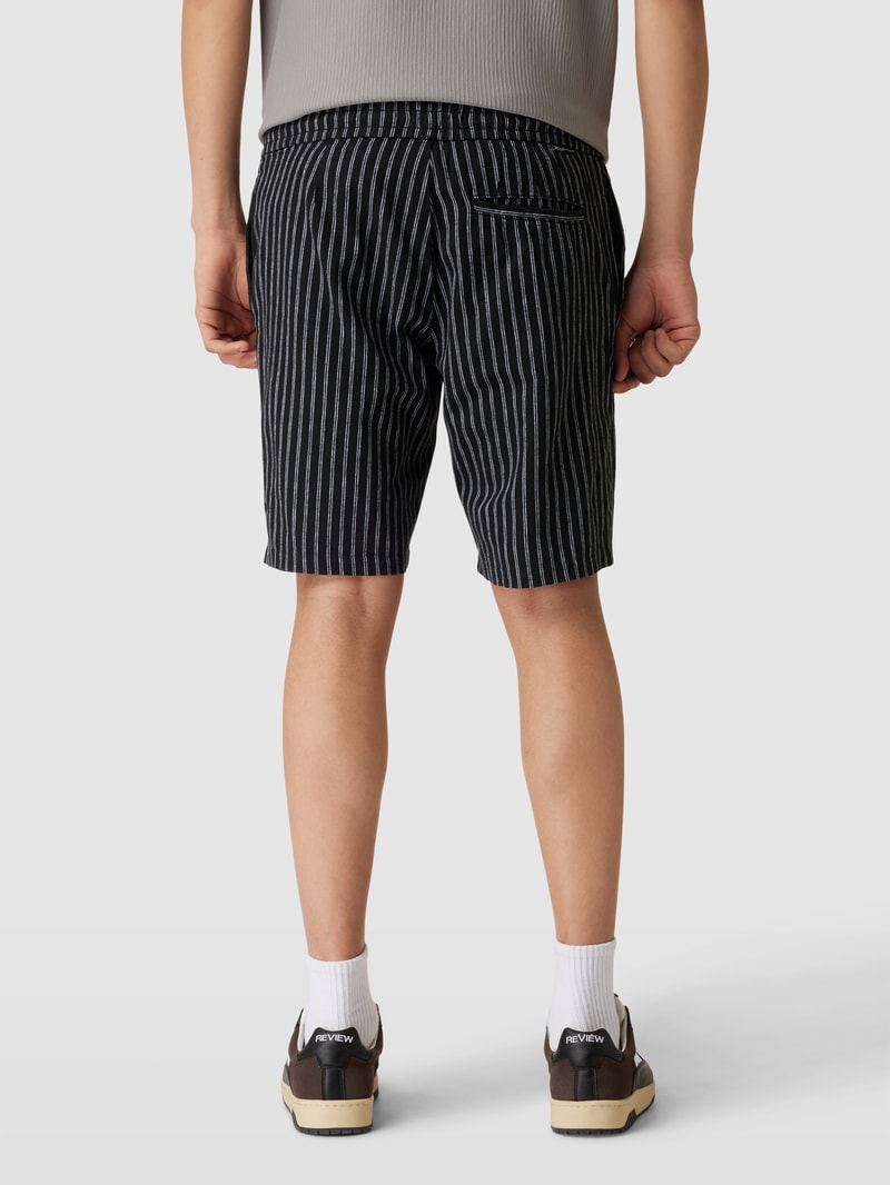 Regular Fit Bermudas mit Streifenmuster in schwarz