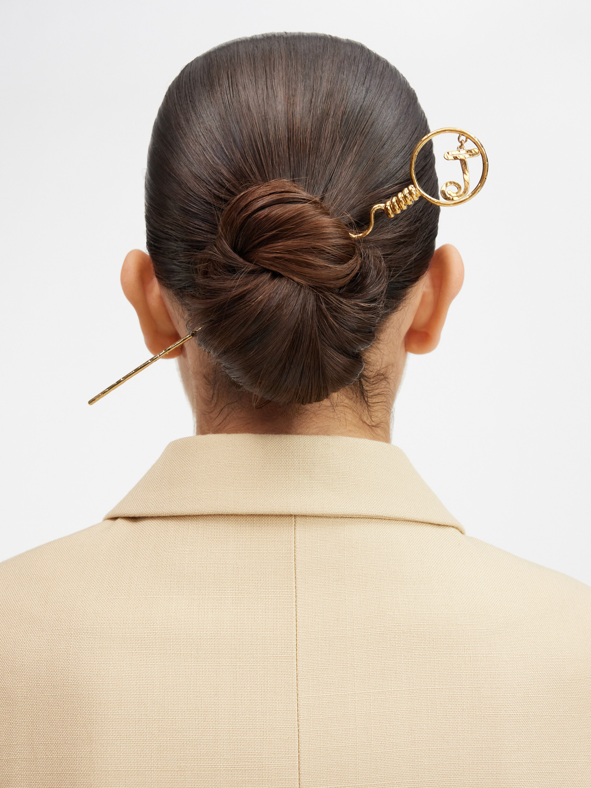 Le pic à cheveux J