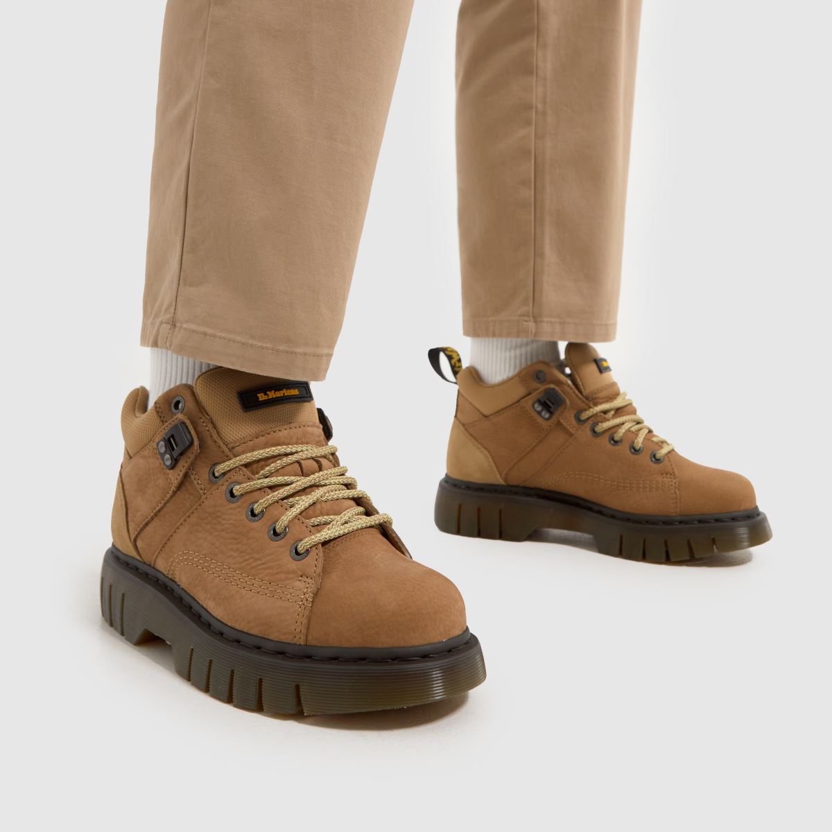Dr. Martens Woodard túrabakancs barna színben