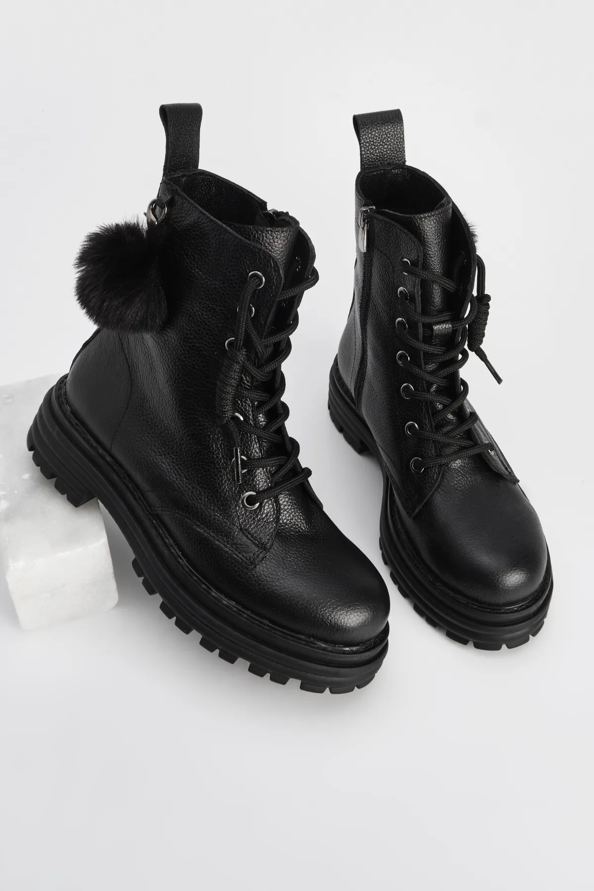 Marjin  Damen-Schnürstiefel aus echtem Leder mit dicker Sohle, Tosen, Schwarz