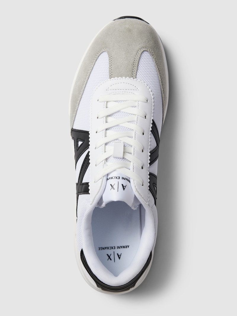 Sneaker mit Label-Details in weiß