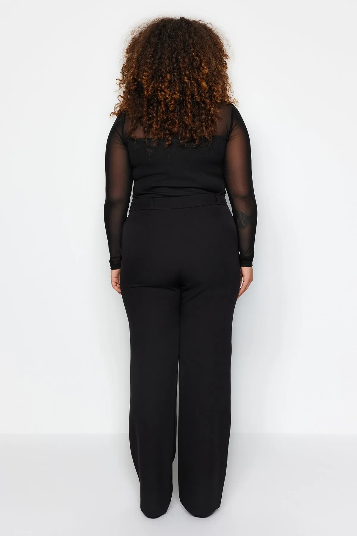 Trendyol Curve  Schwarze, gerade geschnittene Webhose mit hoher Taille TBBAW24AR00000
