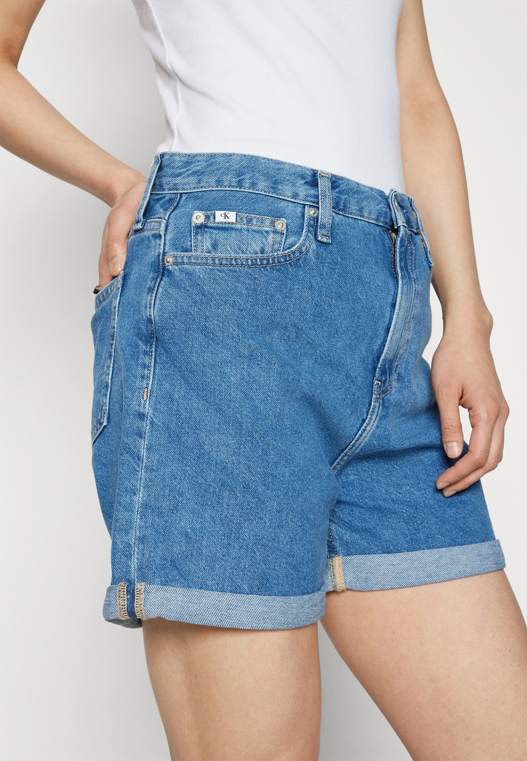 Calvin Klein Jeans MOM - Shorts vaqueros