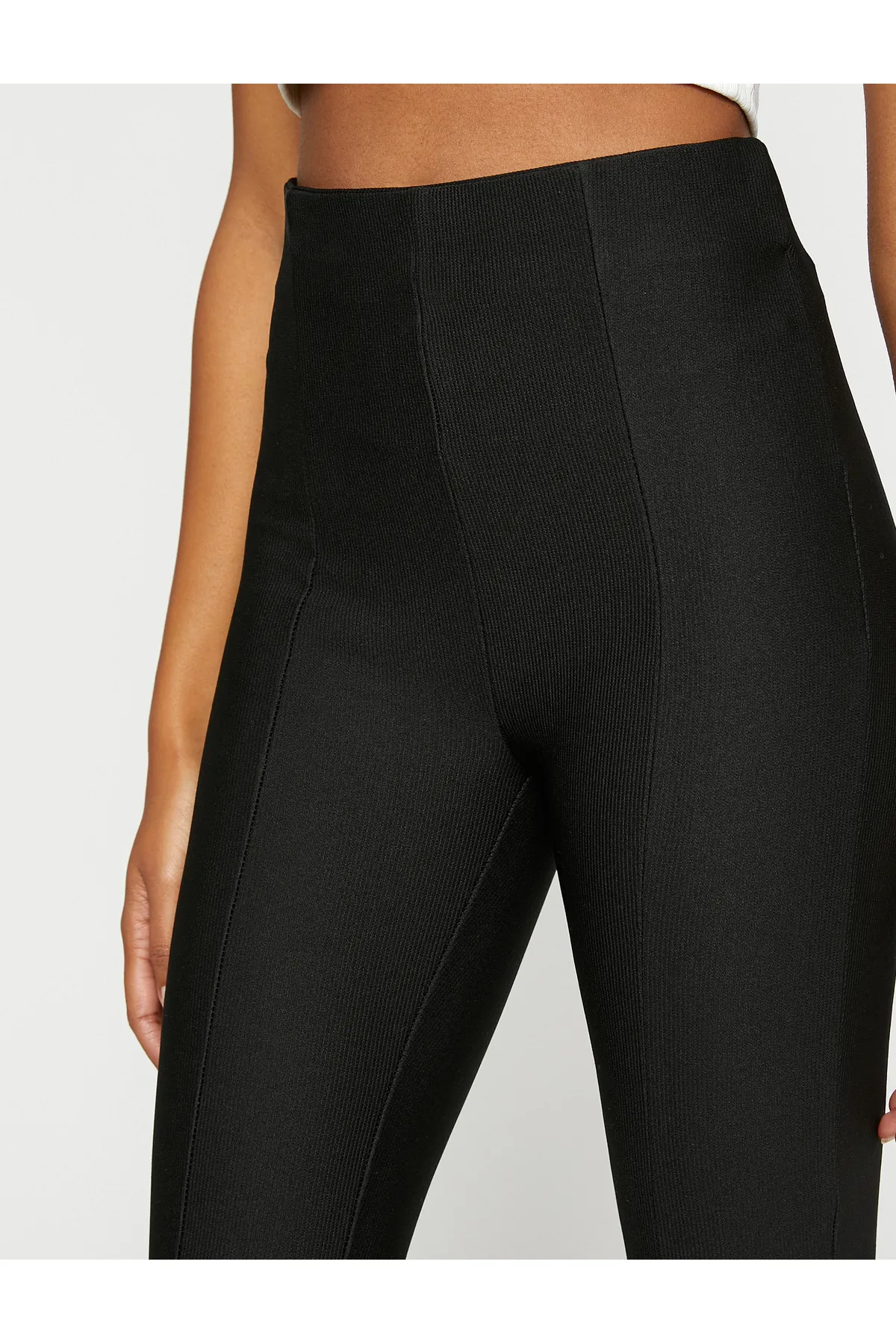 Koton  Hose mit ausgestelltem Bein, hoher Taille und detailliertem Schlitz