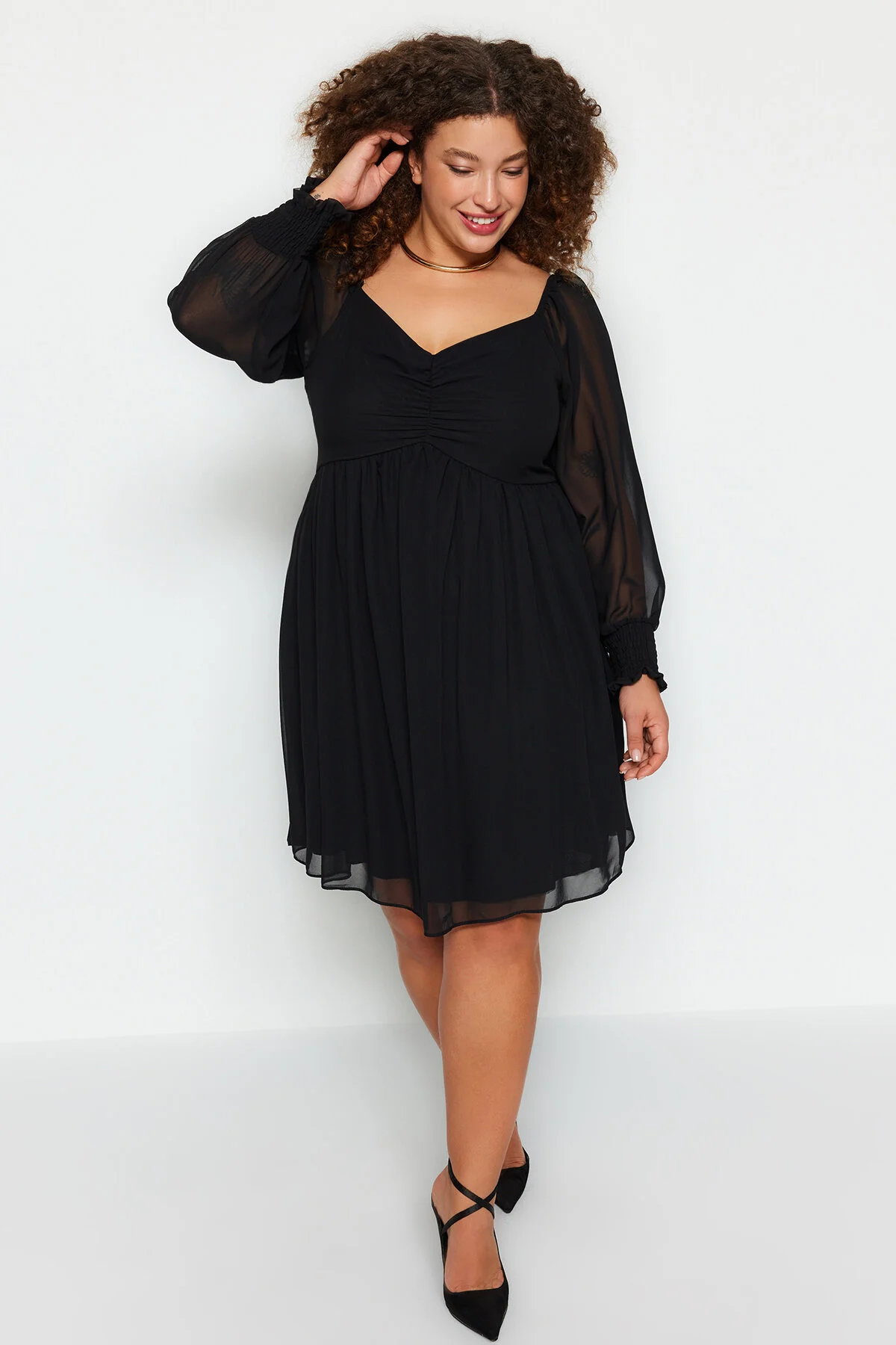 Trendyol Curve  Schwarzes gerades A-Linien-Minikleid aus Webstoff in Übergröße TBBAW24AH00076