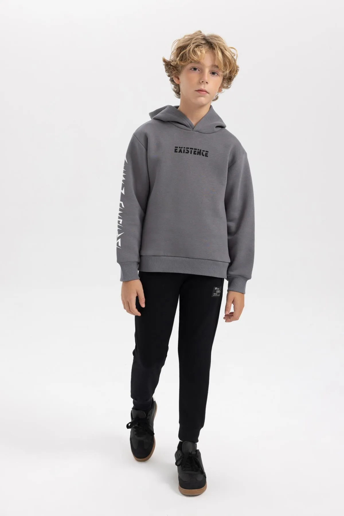 DeFacto  Dickes Kapuzen-Sweatshirt mit regulärer Passform für Jungen
