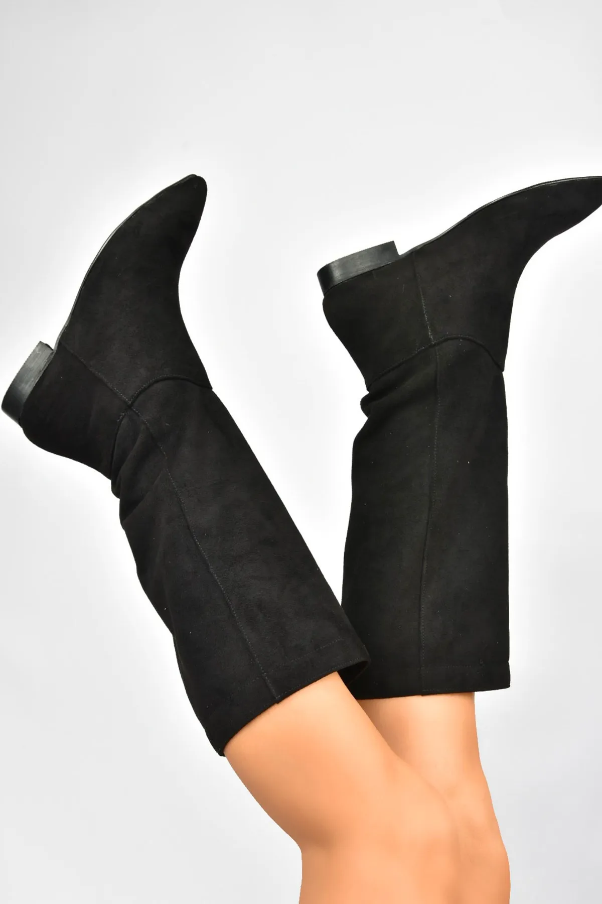 Fox Shoes  Schwarze Wildleder-Damenstiefel mit flacher Sohle L272094502