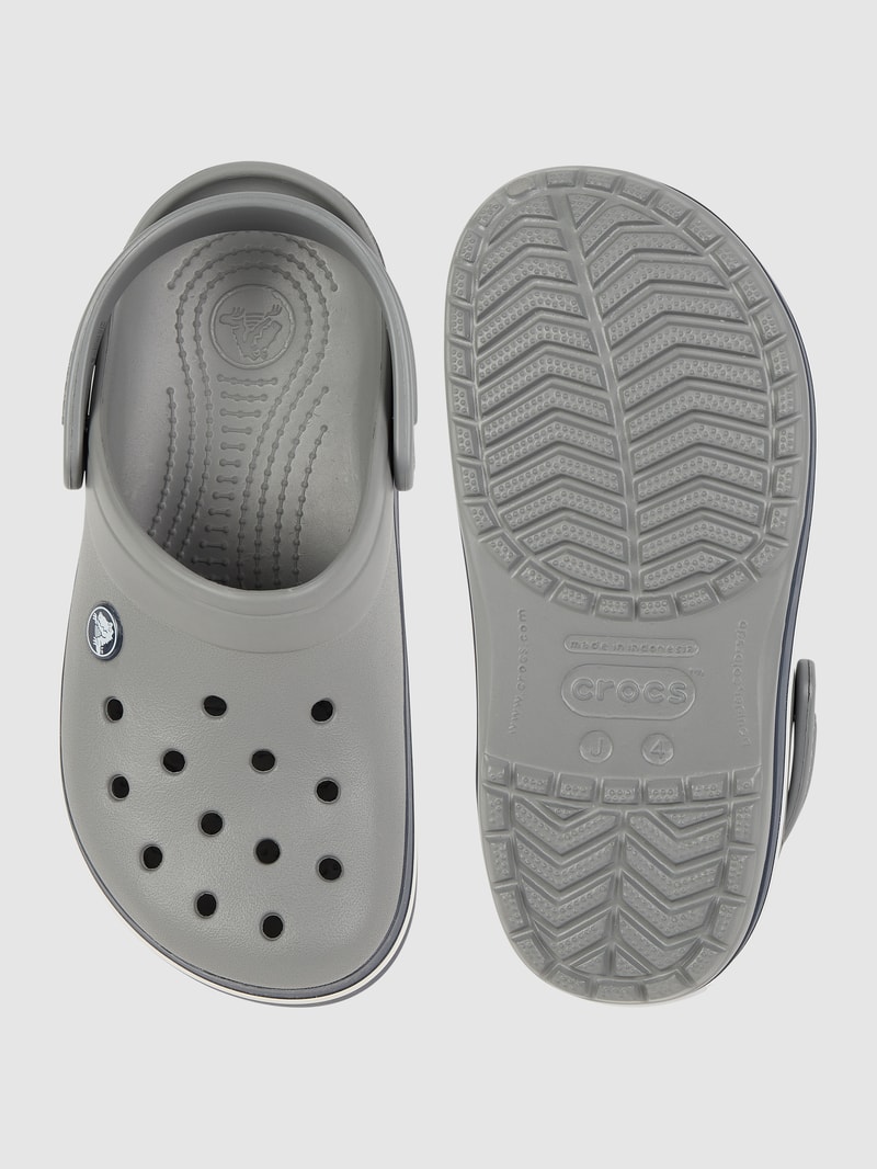 Clogs mit Luftlöchern in hellgrau
