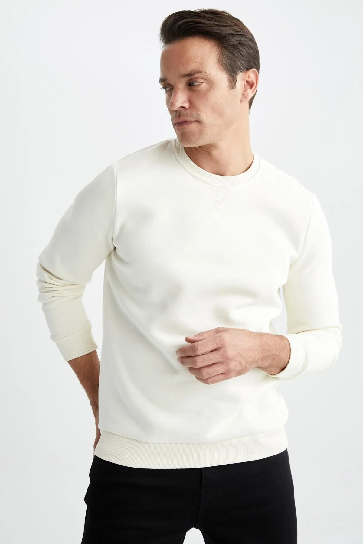 DeFacto  Basic-Sweatshirt aus Baumwolle mit normaler Passform und Rundhalsausschnitt