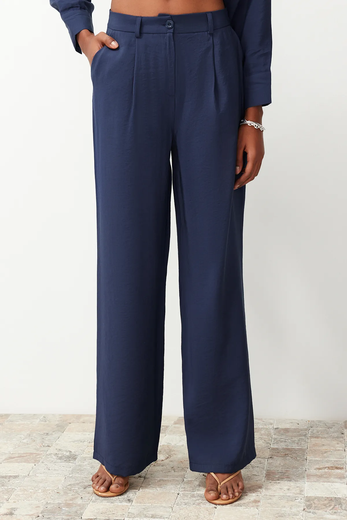 Trendyol Collection  Marineblaues Modal-Mischgewebe-Hemd, gewebtes Bottom-Top-Set TWOSS24AU00018