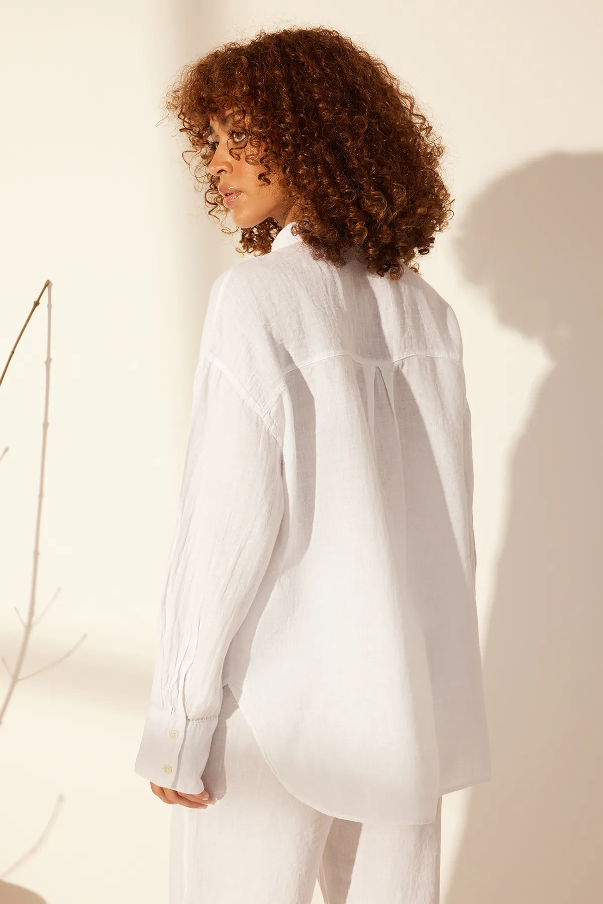 Trendyol Collection  Weißes Oversize-Hemd aus 100 % Leinen TWOSS23GO00443