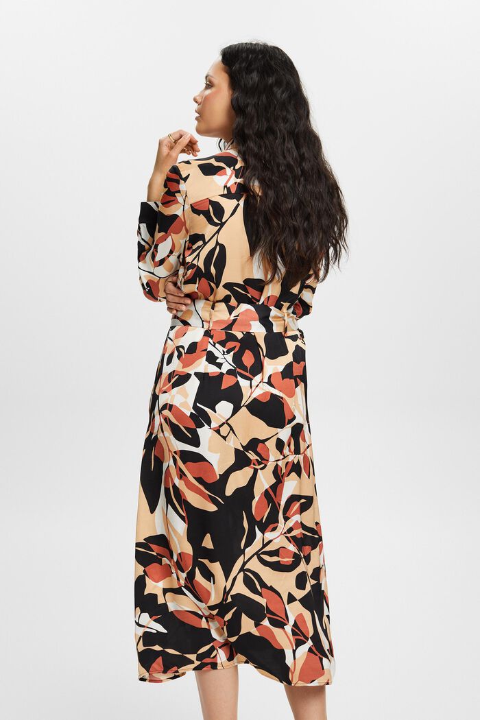 Gemustertes Kleid in Satinoptik