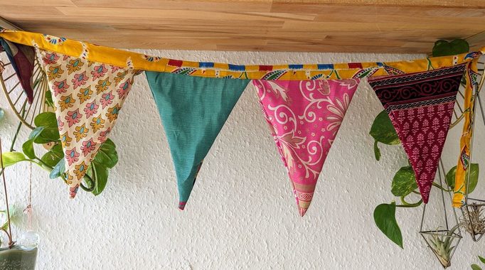 Aurelie Girlande Bunte Fahnen Wimpelkette, Girlande für indoor & outdoor, aus recycelten Saristoffen