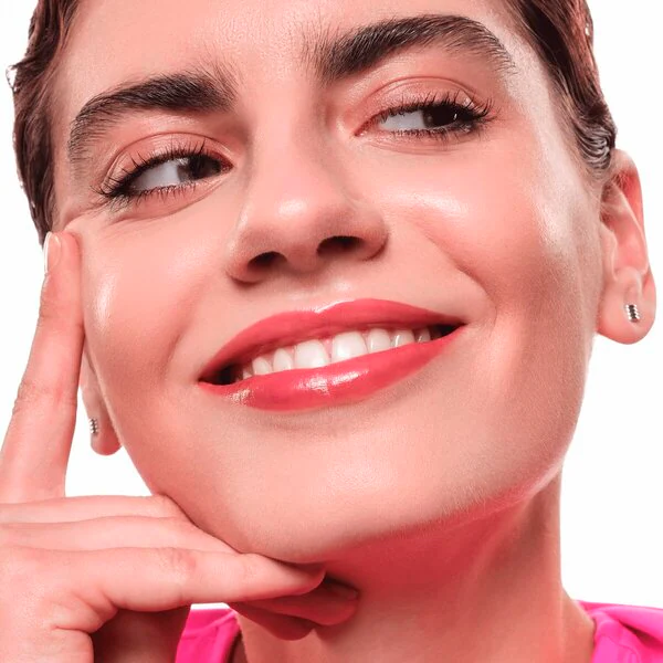 Essence Hydra Kiss 01 Blushing Nude ruž za usne 4ml