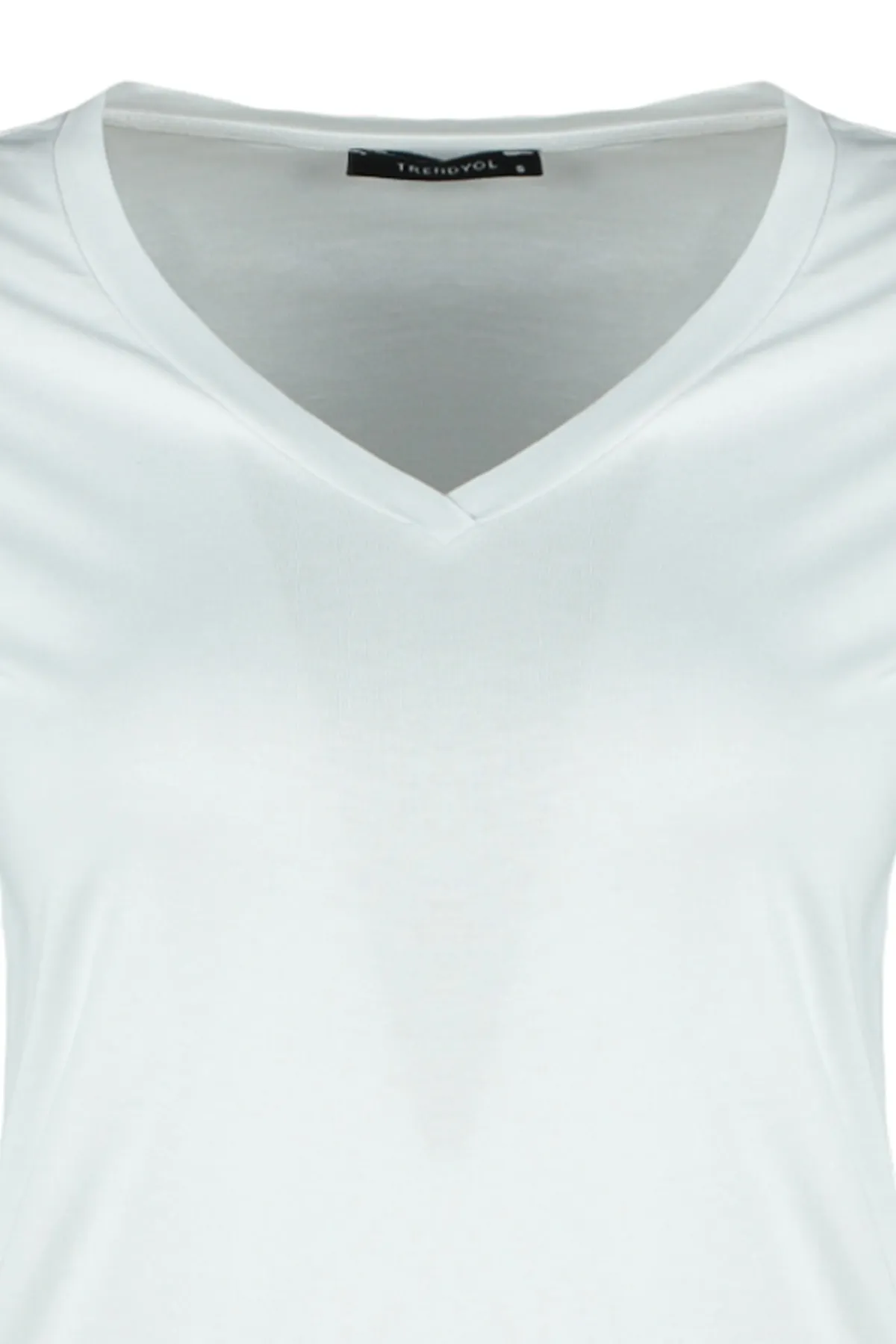 Trendyol Collection  Weißes Basic-Strick-T-Shirt mit V-Ausschnitt aus 100 % Baumwolle TWOSS23TS00001