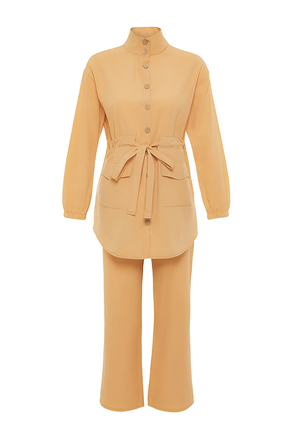 Trendyol Modest  Dunkelbeiger, gewebter Anzug aus Hemd und Hose mit Stehkragen und Gürtel TCTSS21AU0247