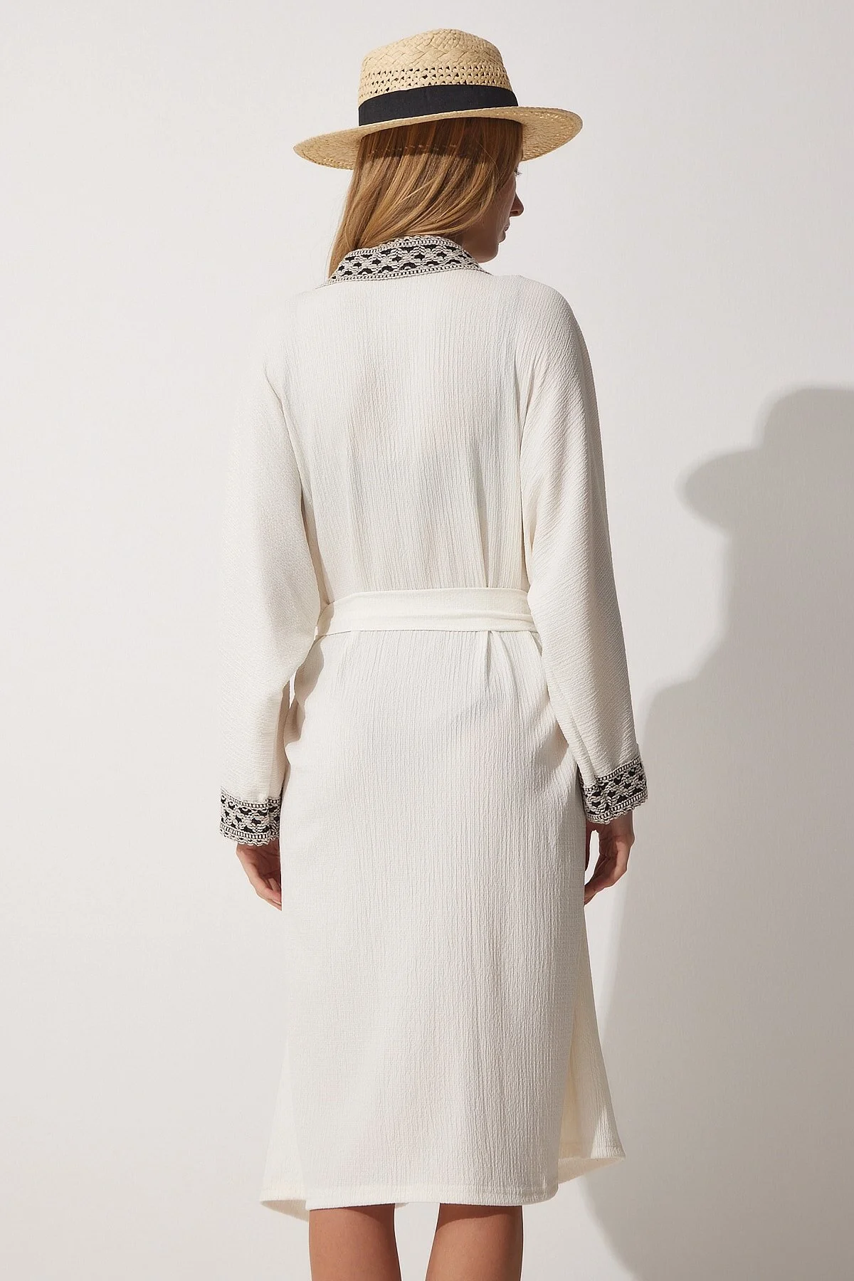 Happiness İstanbul  Langer Kimono aus Crinkle-Viskose mit Streifendetail