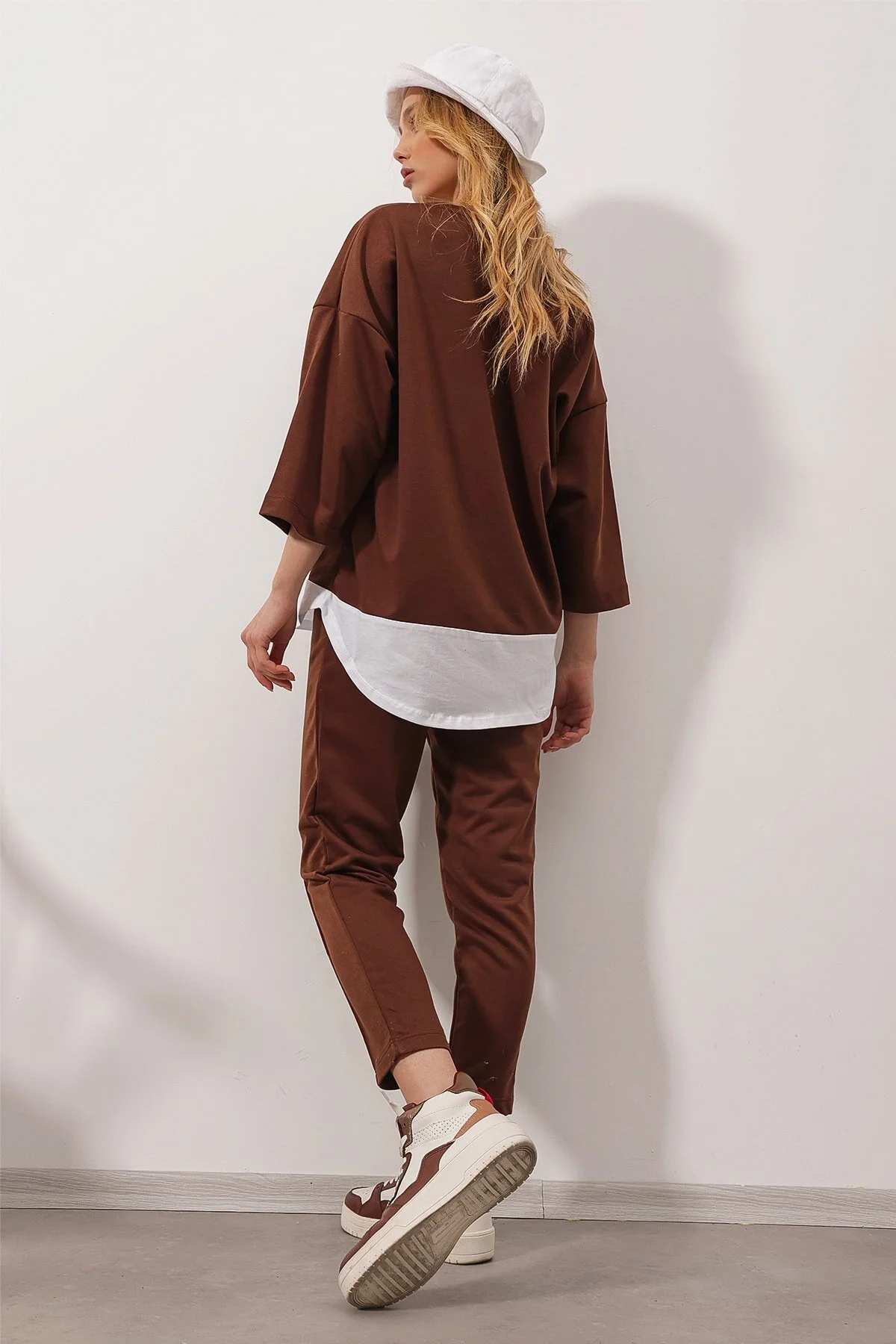 Trend Alaçatı Stili  Braunes Oberteil mit weitem Kragen und elastischer Taille, Doppeltasche, zweifädiger Unterteil, Oberteil für Damen, ALC-X8175