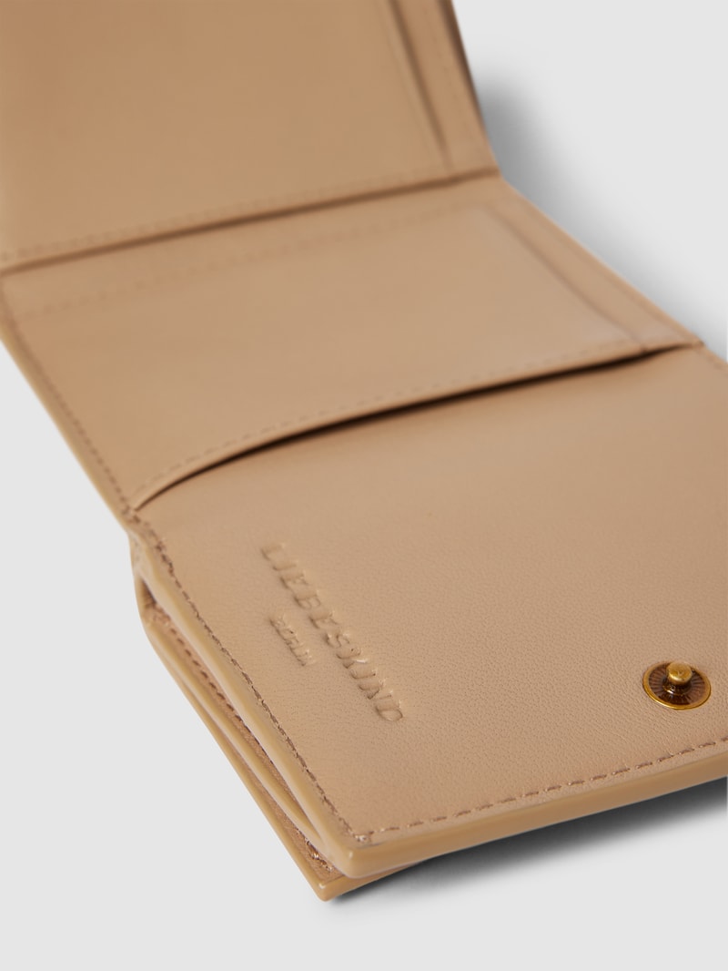 Portemonnaie mit Label-Details Modell 'MICA' in camel