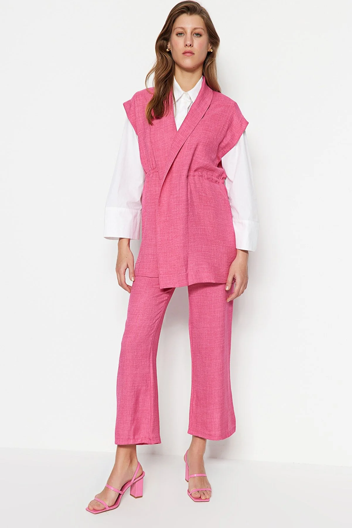Trendyol Modest  Fuchsiafarbener, innen gebundener Kimono-Hosenanzug in Leinenoptik TCTSS23US00061