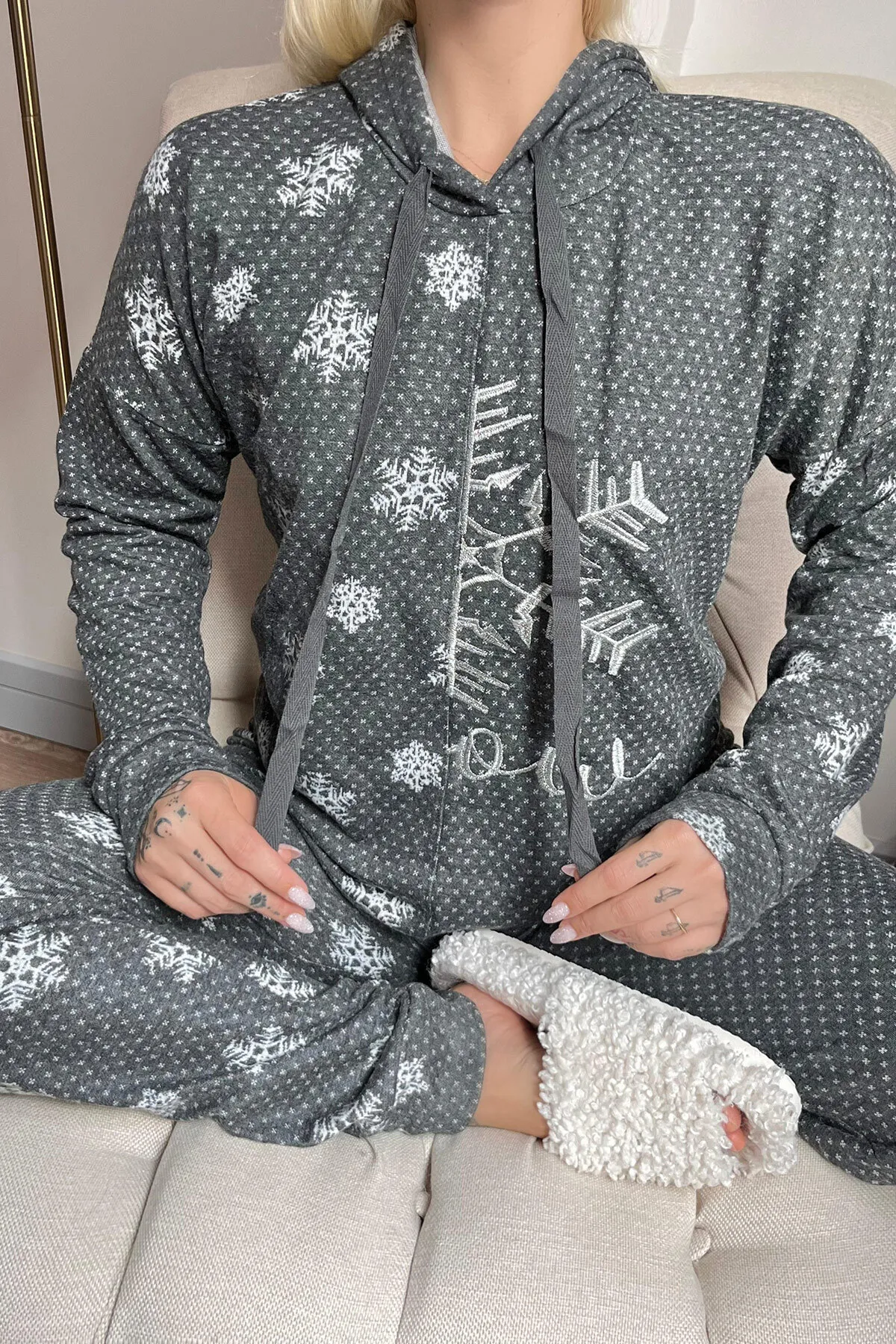 Pijamaevi  Weich gestricktes Pyjama-Set mit Melange-Halbmaserungsmuster